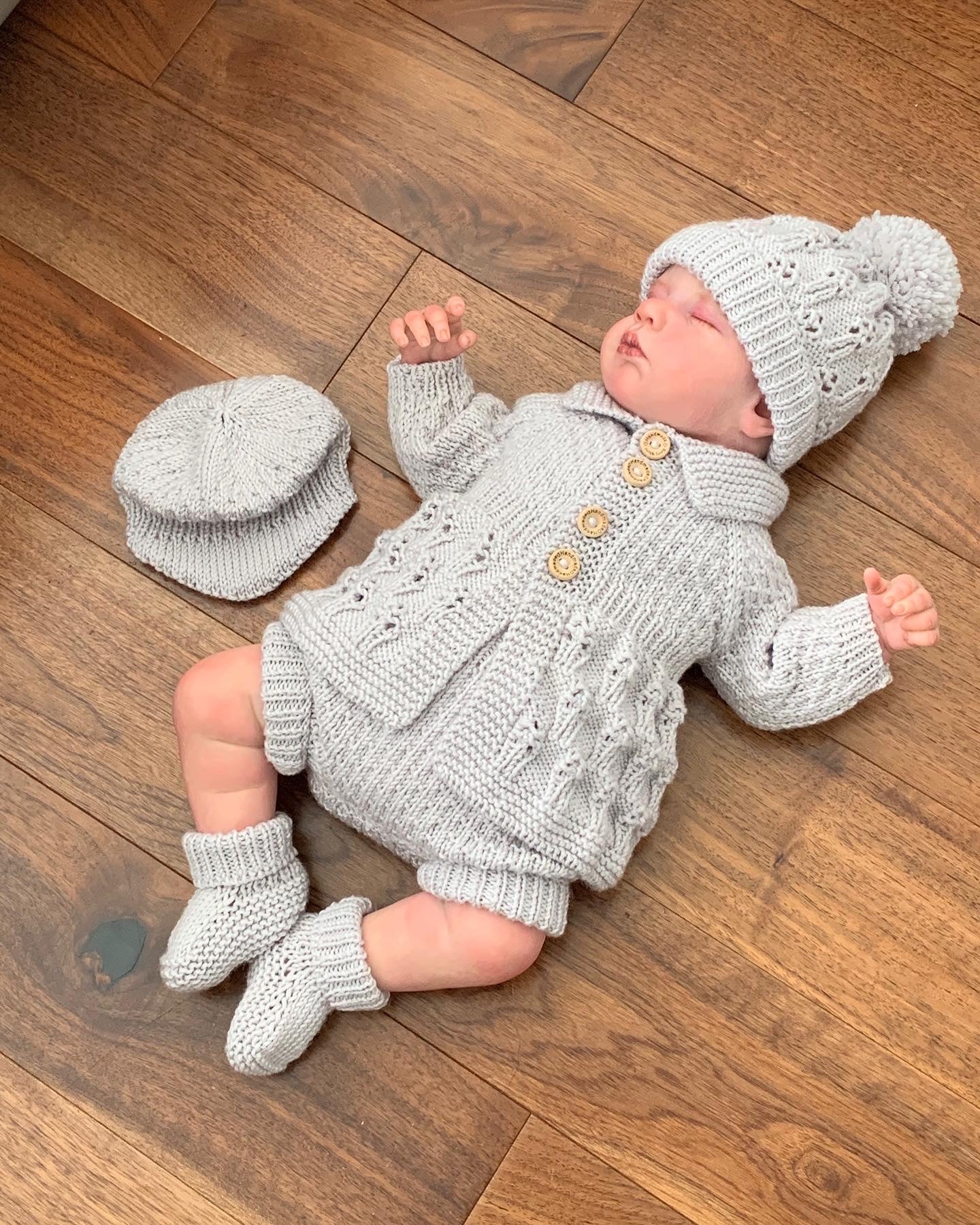 "Blueberry” 5 Piece set knitting pattern for reborn doll 16-22" or 0-3 month old baby