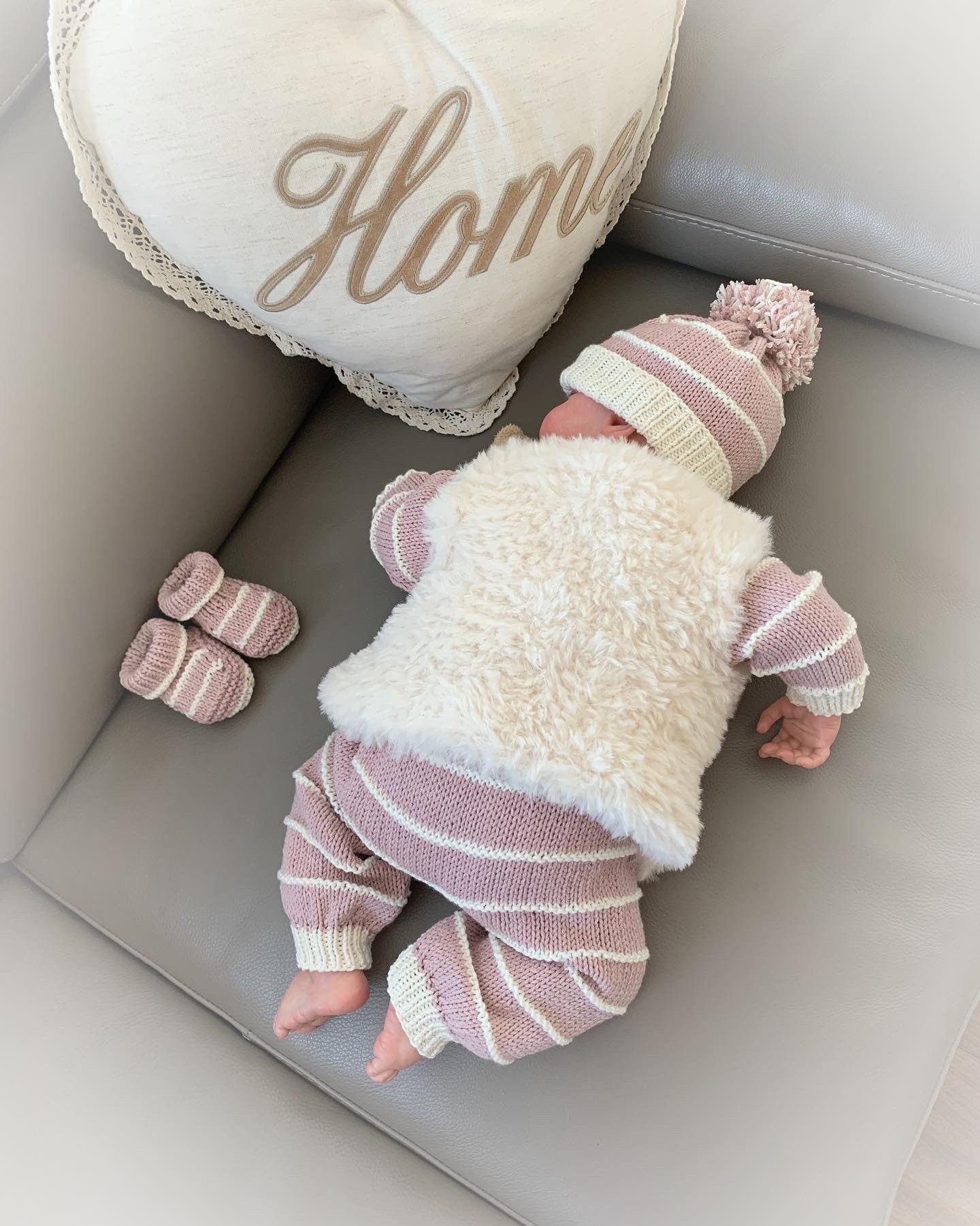 "Garnet” 4 Piece Set Knitting pattern for Reborn doll 18-22” or 0-3 Mth Old Baby