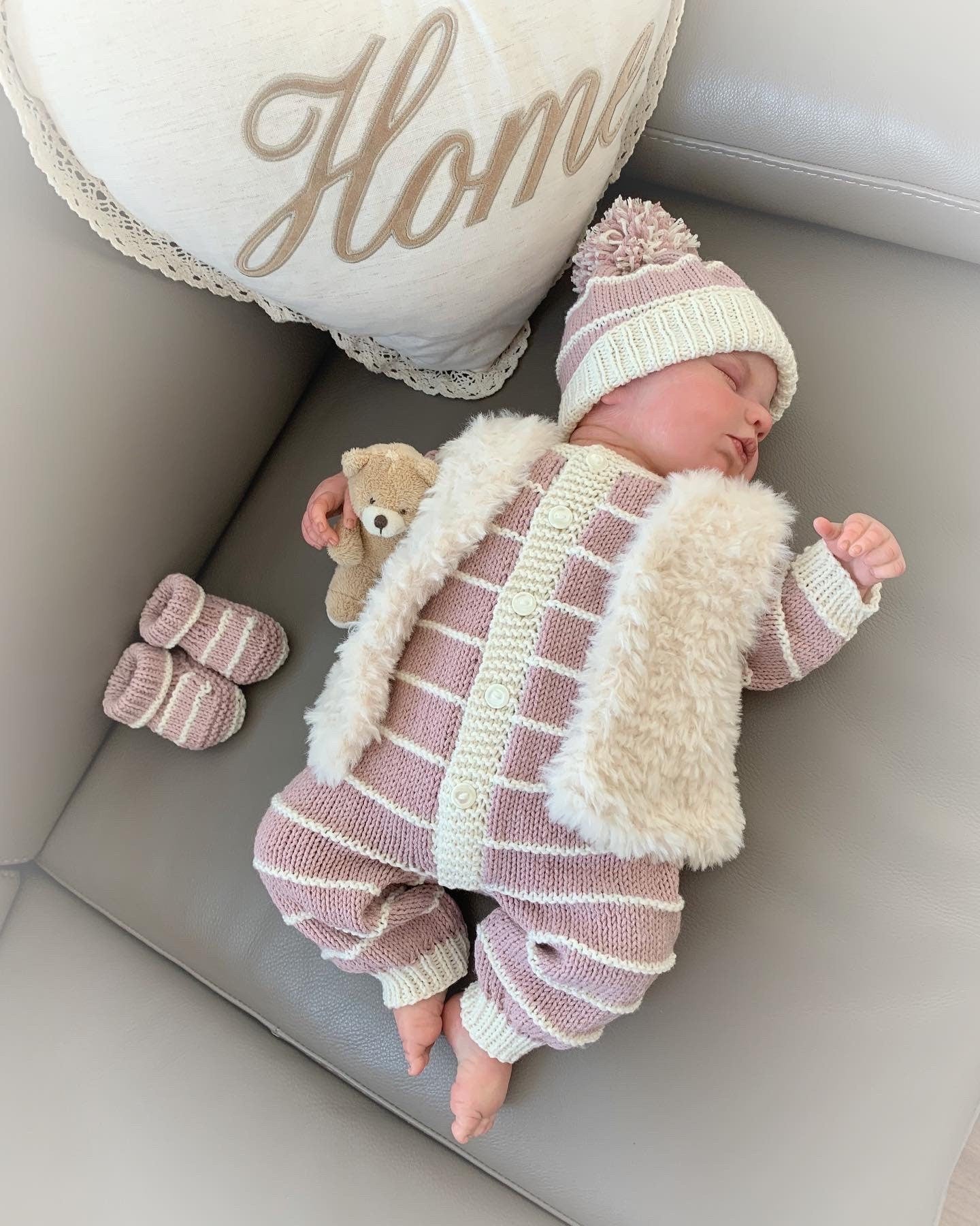 "Garnet” 4 Piece Set Knitting pattern for Reborn doll 18-22” or 0-3 Mth Old Baby