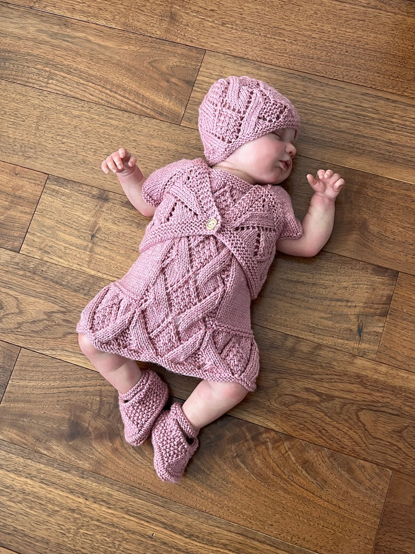 "Lou Lou” 4 Piece Set Knitting pattern for Reborn doll 16-22” or 0-3 Month Old Baby